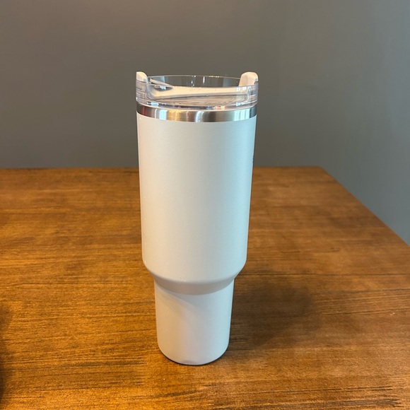 Stanley The Quencher H2.0 Tumbler Fog Silver Trim 40oz - Picture 3 of 6